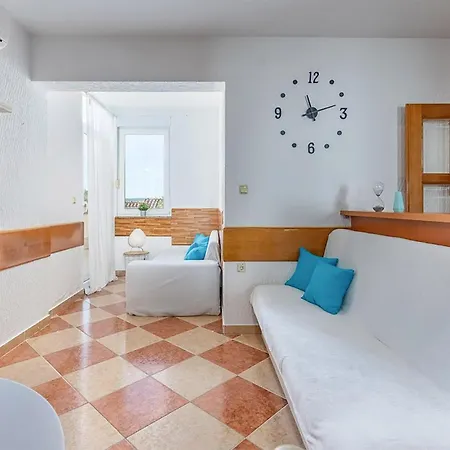 2 Bedroom Stunning In *