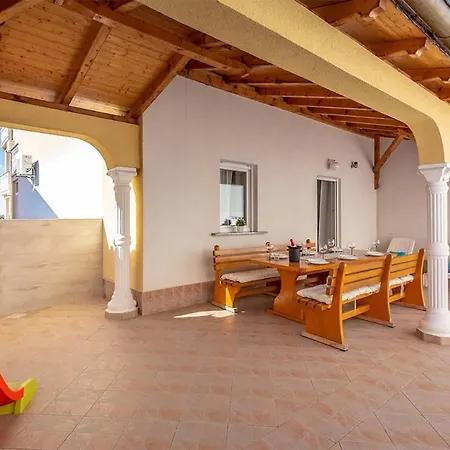 2 Bedroom Stunning In Dramalj
