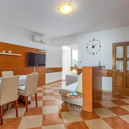 2 Bedroom Stunning In * Dramalj